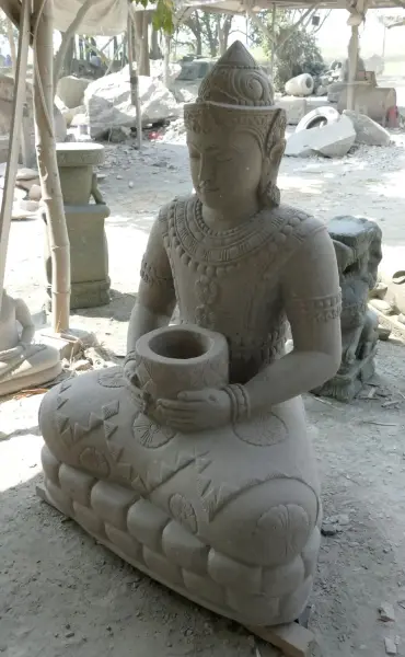 Product image 4 of the product “Seated Buddha in Thai style made of Riverstone, Holds a vessel in his hands, H. 150cm. ”